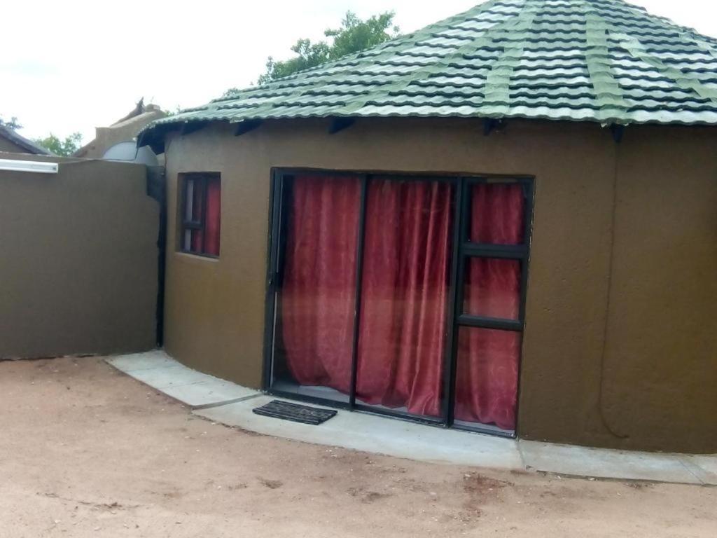 @ The Village Lodge هازيفيو المظهر الخارجي الصورة